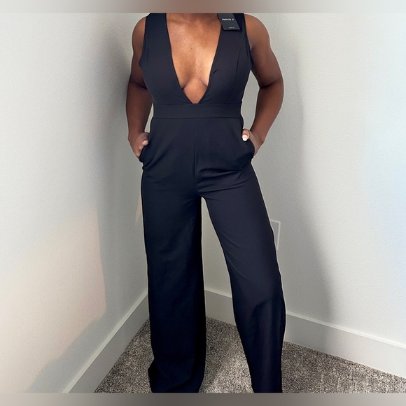 NWT Sleeveless Jumpsuit - Picture 3 of 9